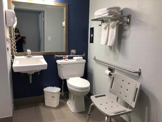 King Room - Disability Access/Non-Smoking