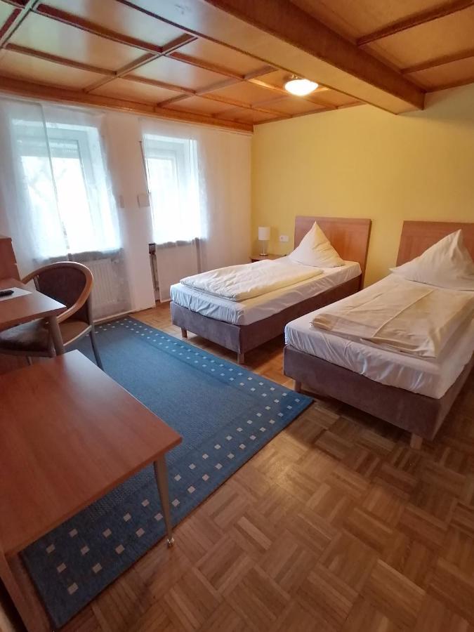 Familienzimmer (2 Erwachsene + 2 Kinder)