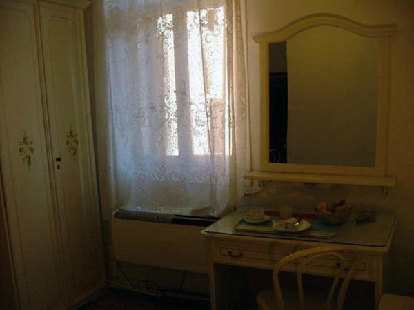 Doppel-/Zweibettzimmer mit Gemeinschaftsbad