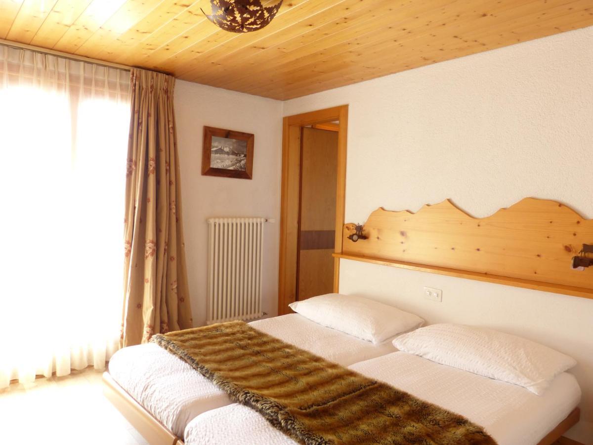 Zweibettzimmer mit Bergblick