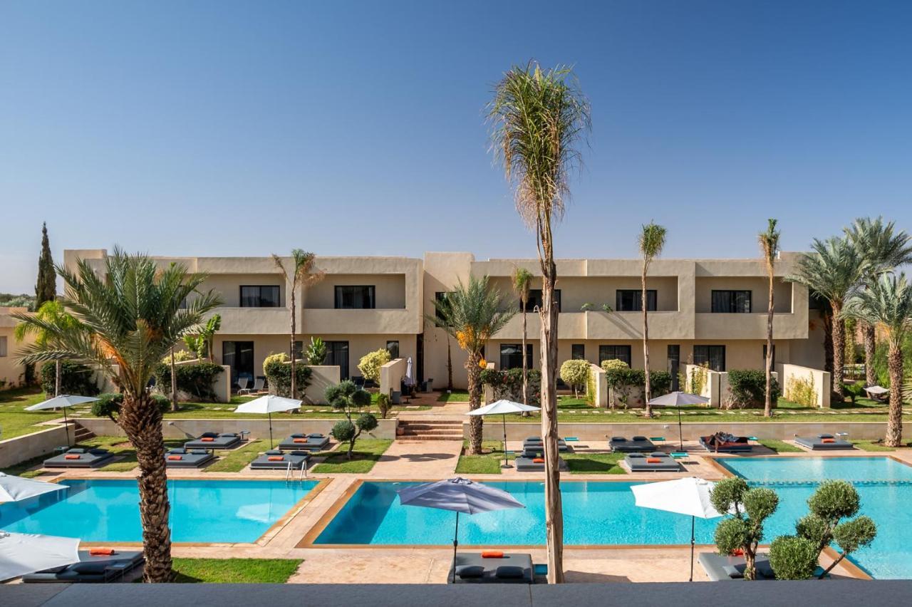Suite con terraza privada y vistas a la piscina