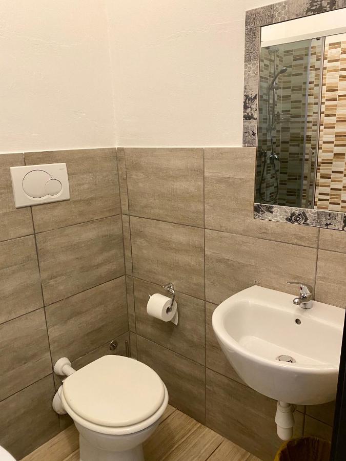 Double Room Private Bathroom,1295125450:JPEG