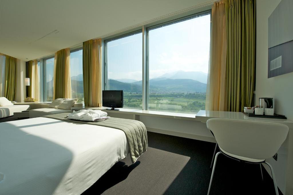 Superior King Room with View