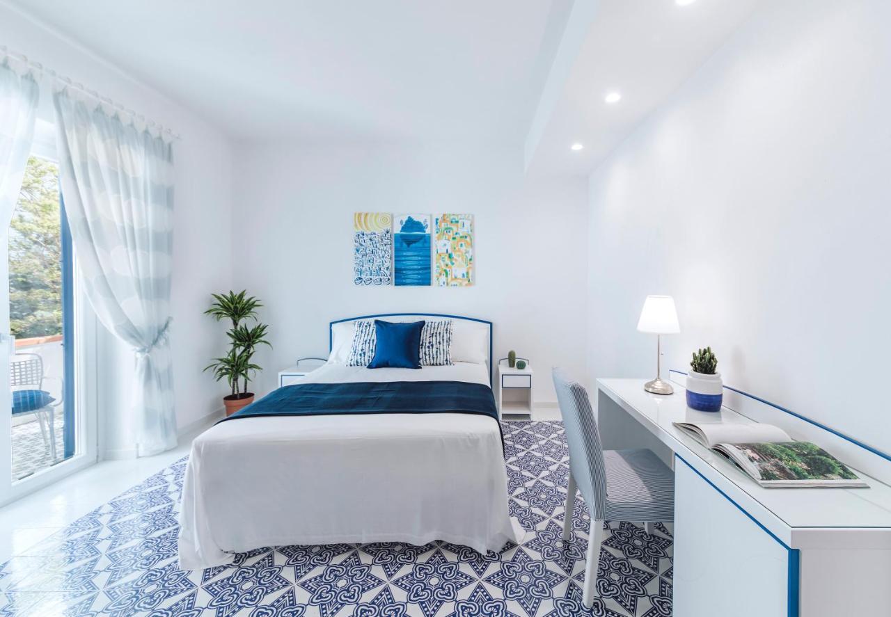 Deluxe Double Room with Balcony and Sea View,1092775584:JPEG