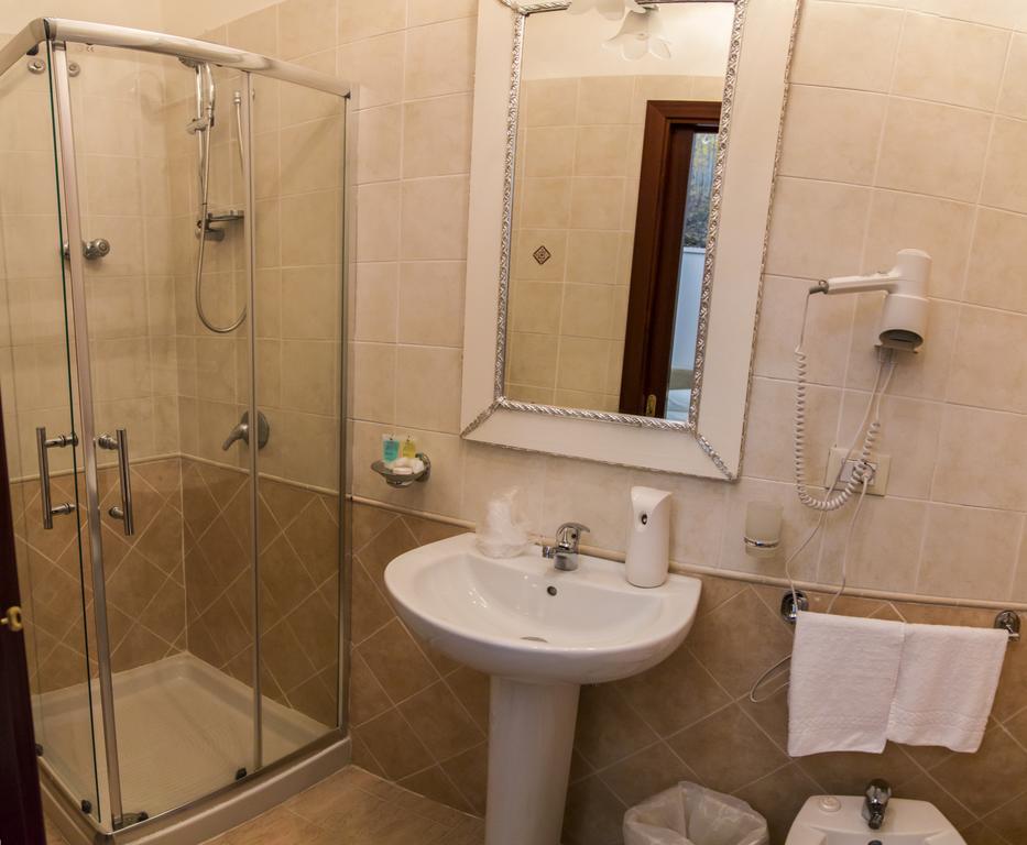 Doppelzimmer mit französischem Bett