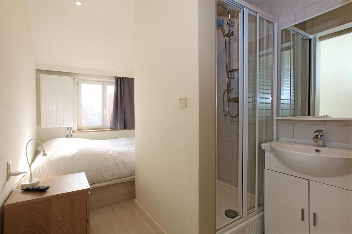 Basic Driepersoonskamer met Gedeelde Badkamer