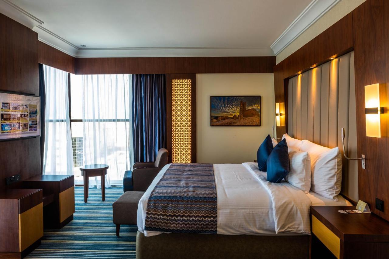 Deluxe King Room- 20% Discount on F&B Dining in restaurants, 30% on spa, and 30% on laundry services + Late check out and Early check in (subject to hotel availability)