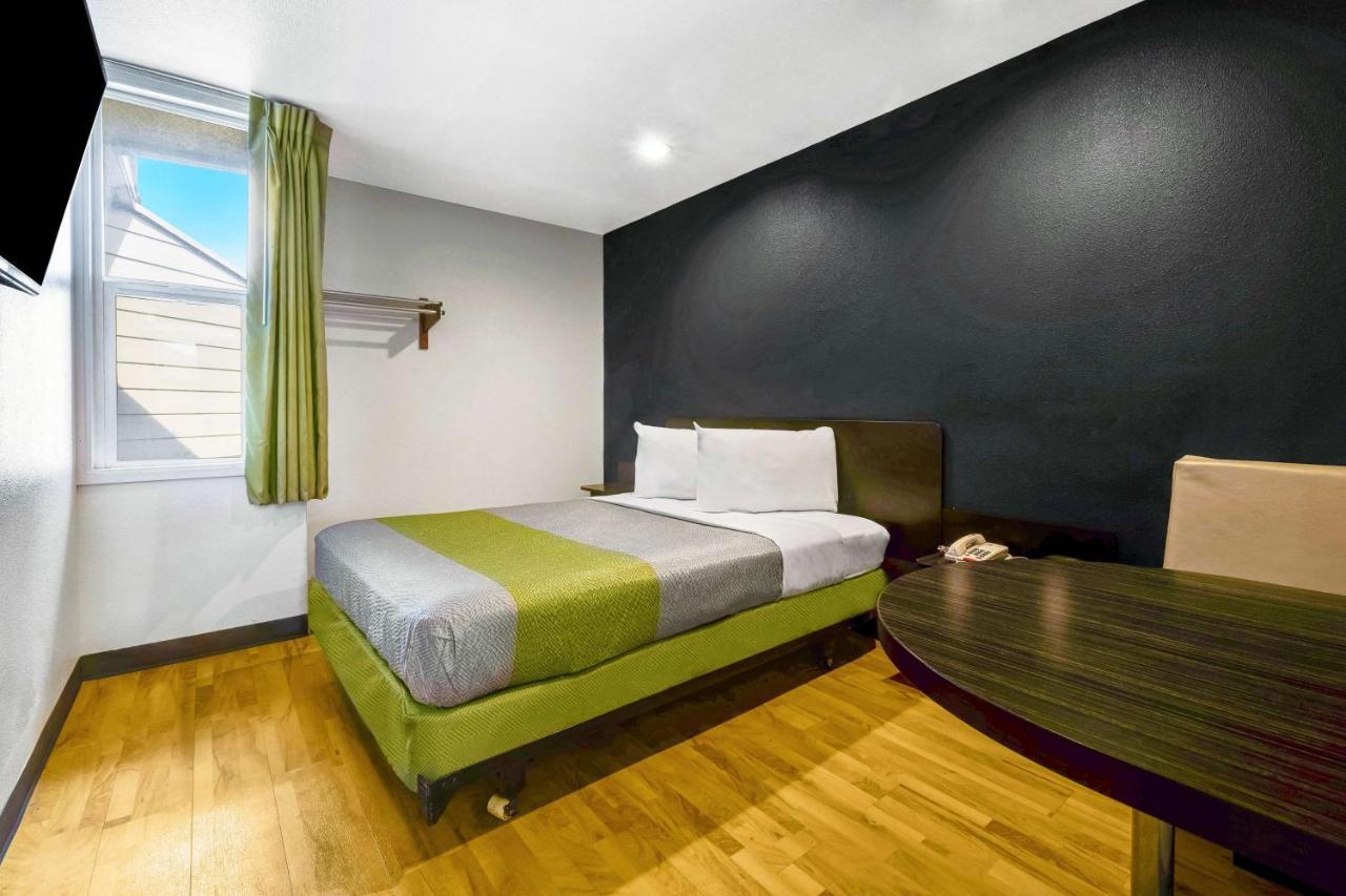 King Room - Non-Smoking