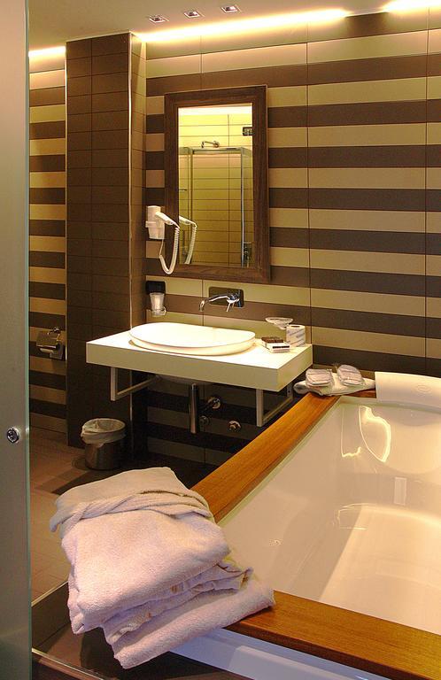 Suite with Lake View
