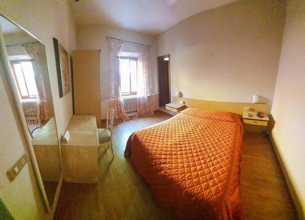 Camera Budget Matrimoniale/Doppia con Letti Singoli