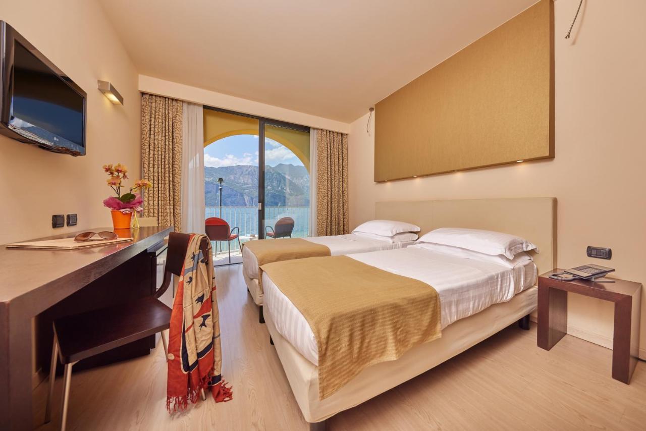 Deluxe Double or Twin Room with Lake View