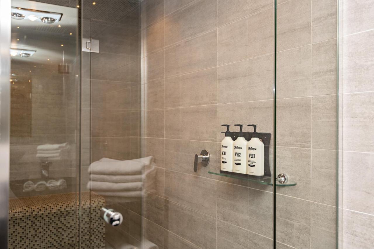 Two-Bedroom Lakeview Spa Suite