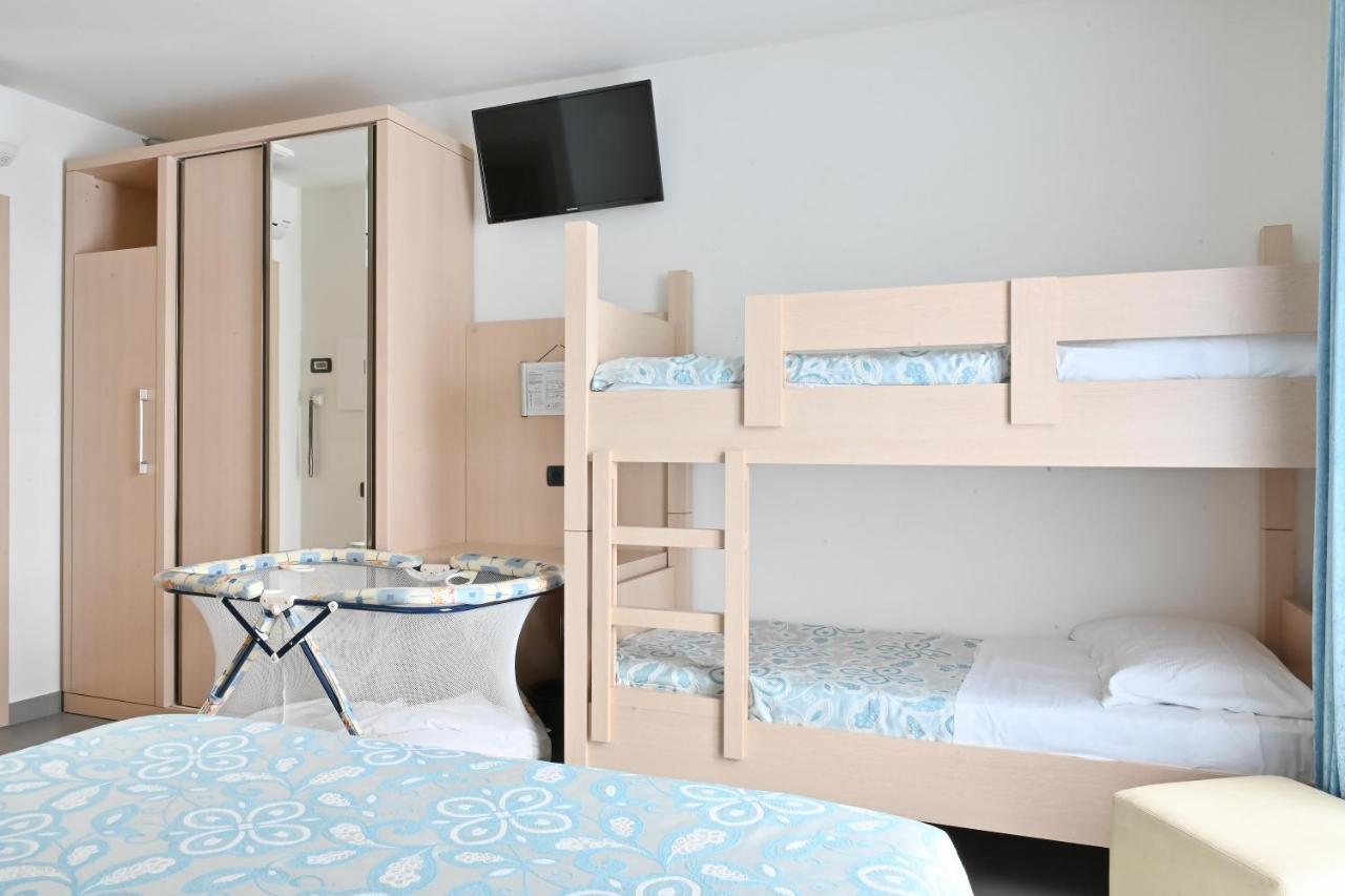 Vierbettzimmer mit Balkon