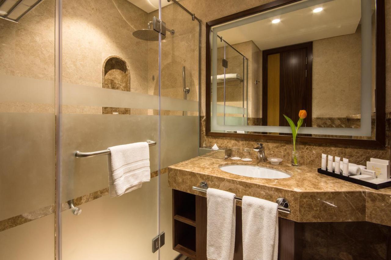 Deluxe Twin Room transfers to the beach selected malls & on F&B & Spa,701687059:JPEG