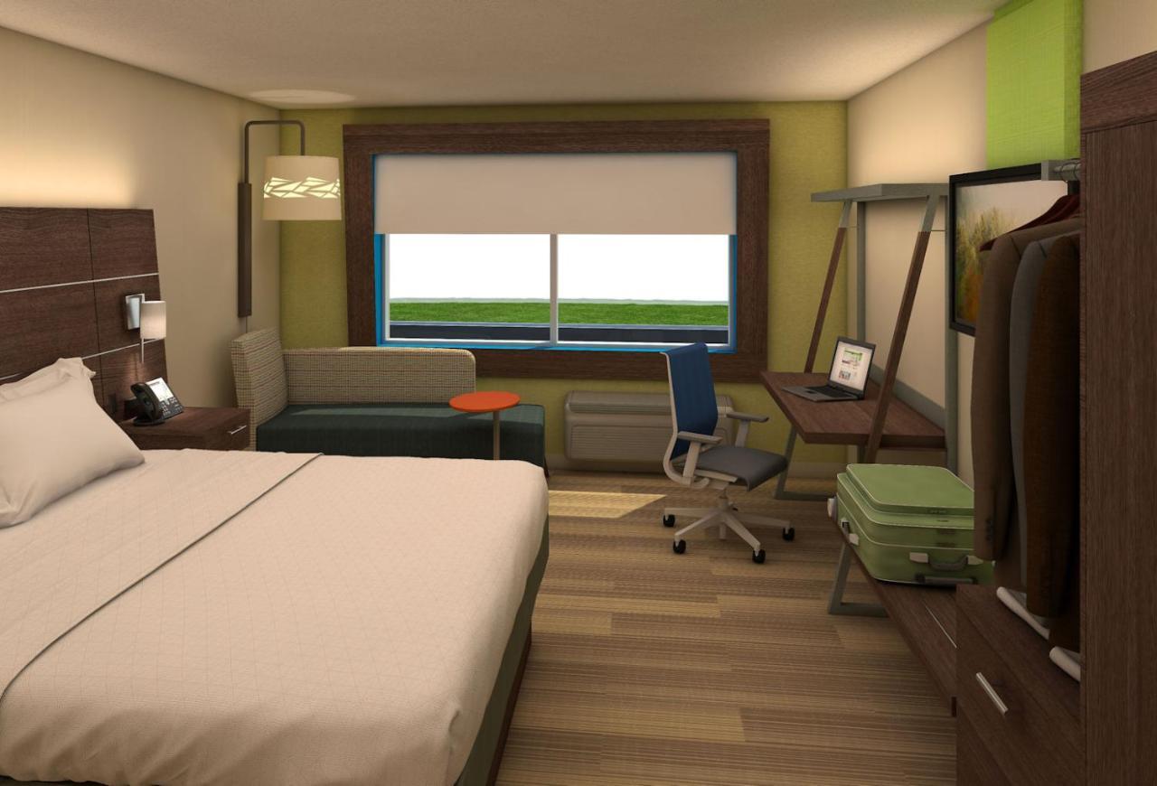 Standard King Room with Mobility Accessible Tub