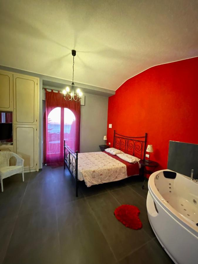 Doppelzimmer mit Whirlpool-Badewanne