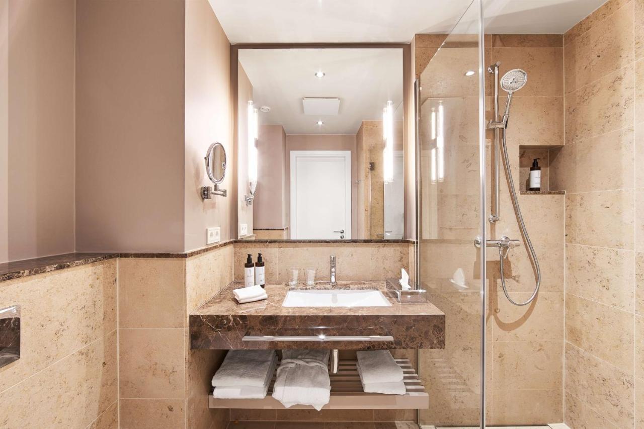 Deluxe Double or Twin Room with City View