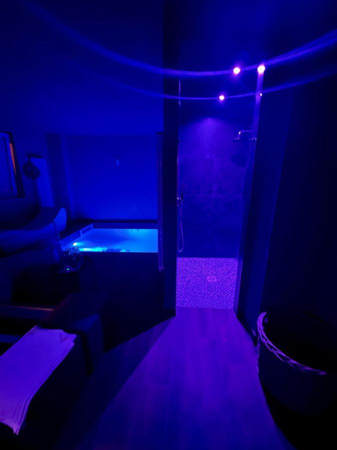 Deluxe Tweepersoonskamer met 1 of 2 Aparte Bedden en Toegang tot het Zwembad