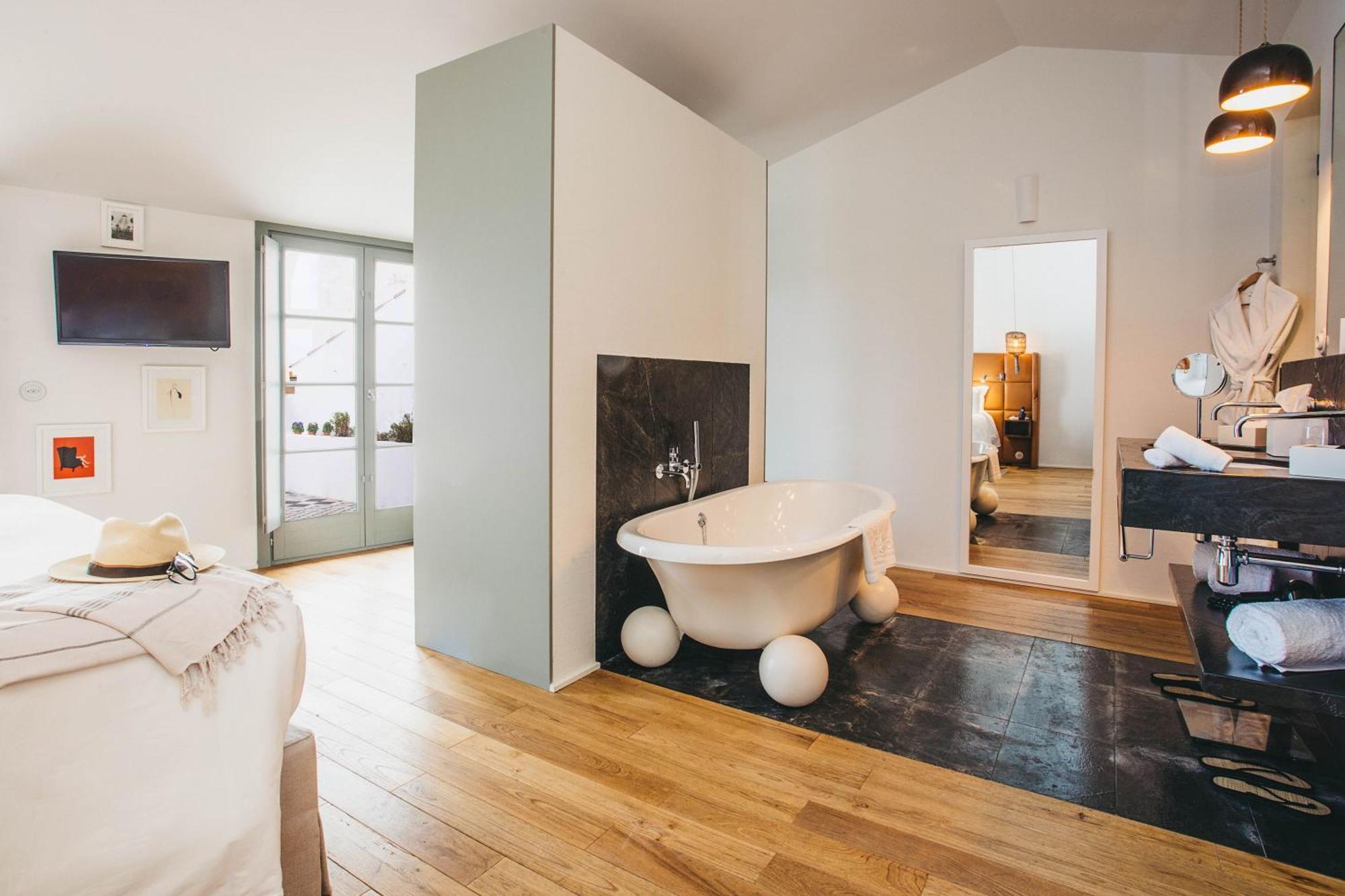 Suite with Terrace and Spa Access