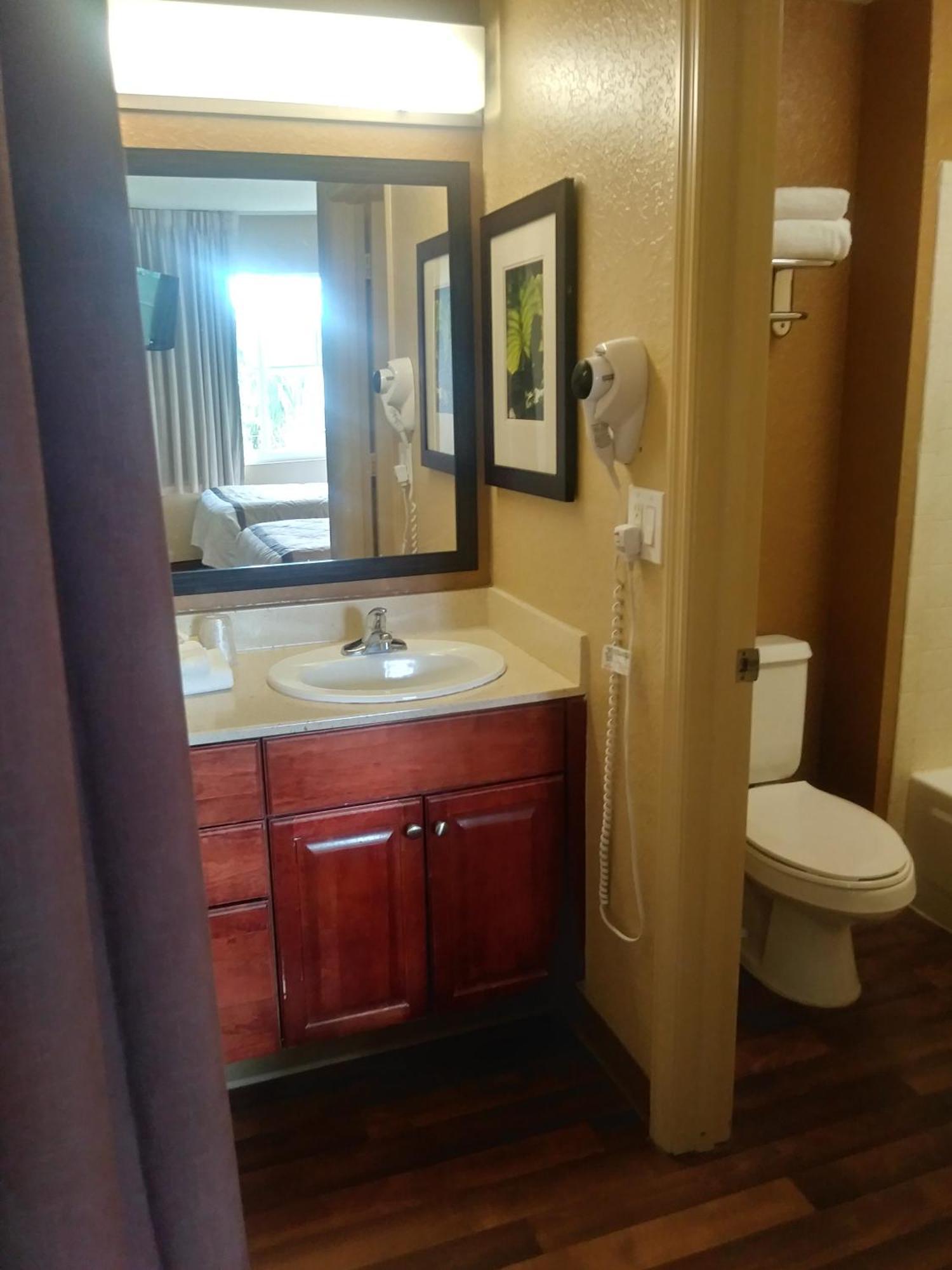 One Bedroom Suite with 2 Double Beds - Non-Smoking
