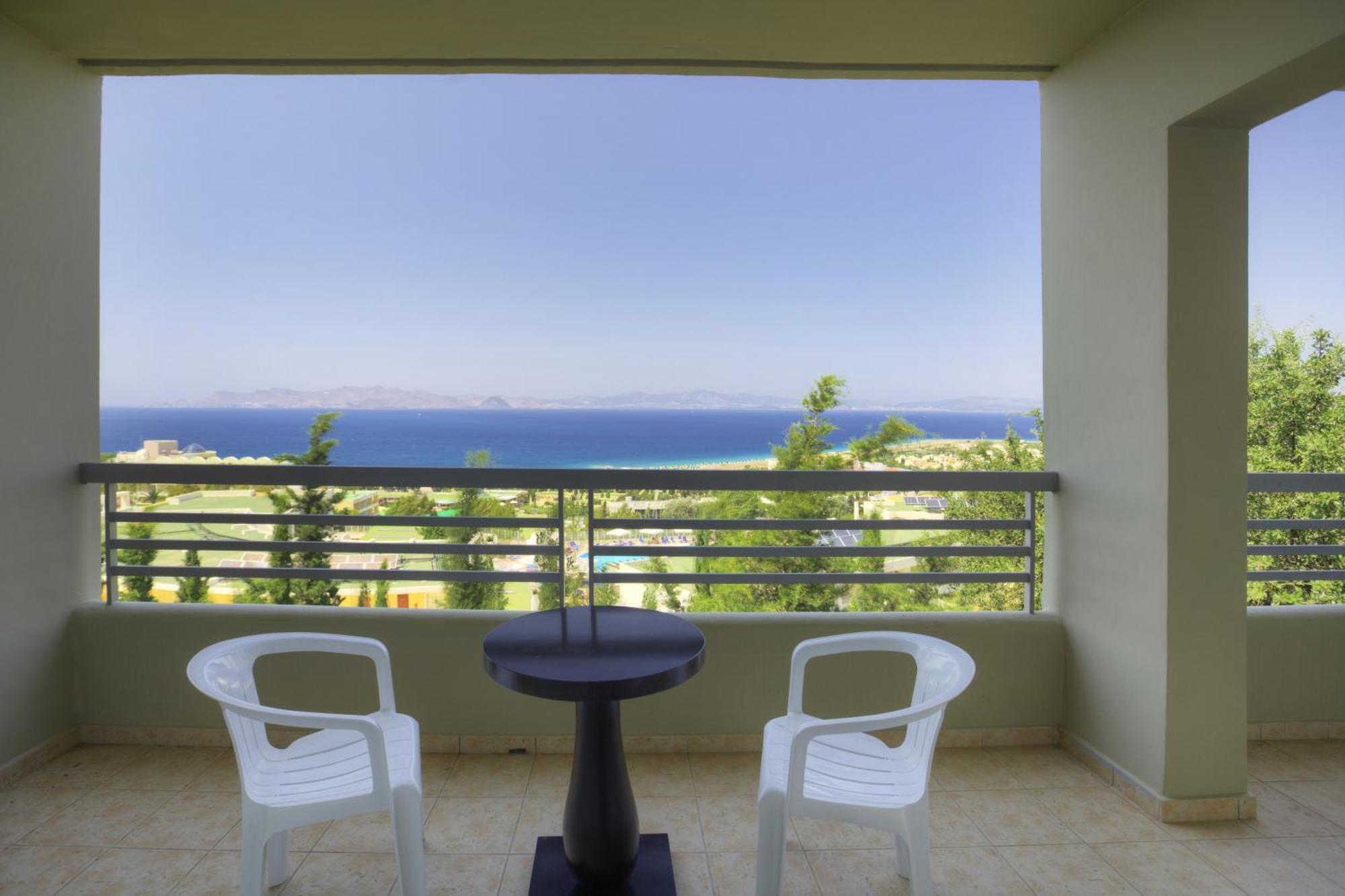 Familienzimmer mit Meerblick (3 Erwachsene und 1 Kind)