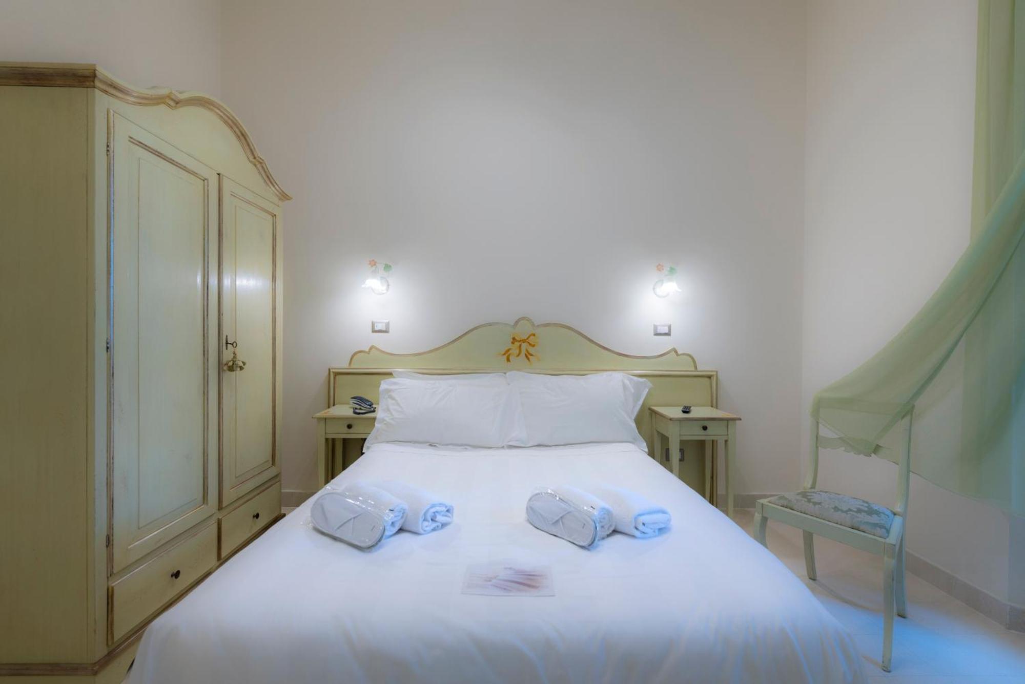 Classic Double Room with Small Double Bed