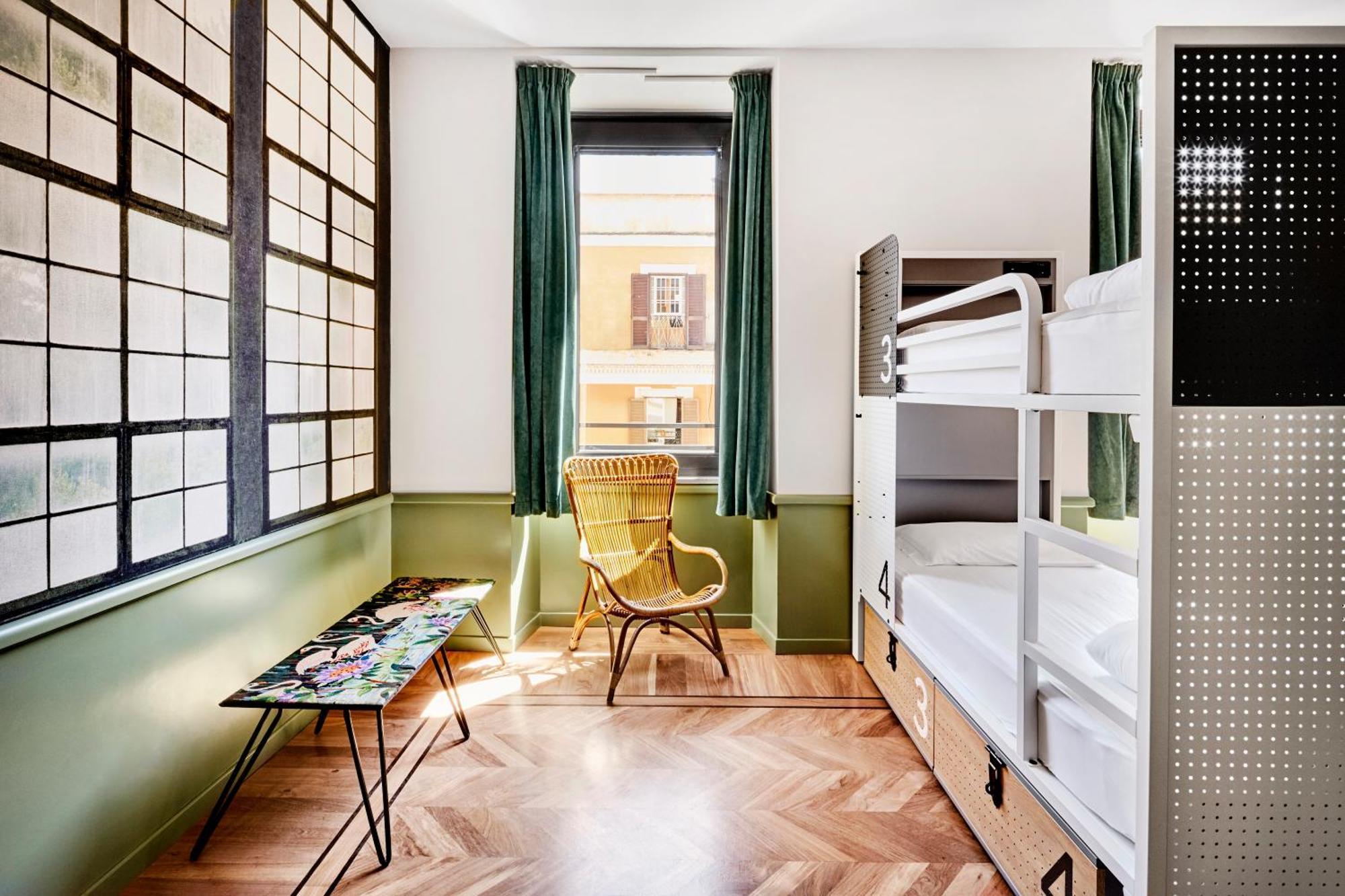 Quarto Quádruplo com Casa de Banho