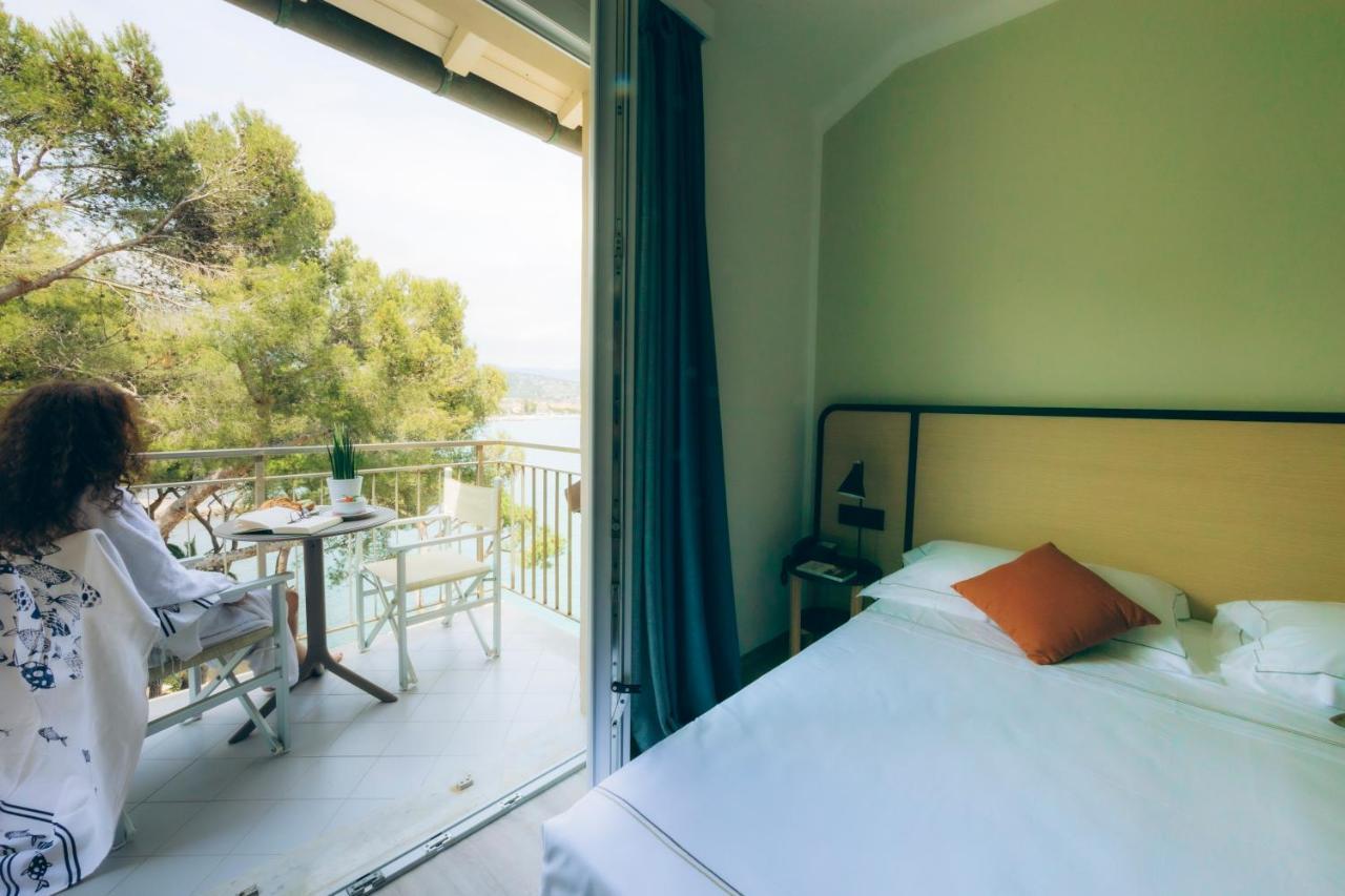 Chambre Double - Vue Latérale sur Mer