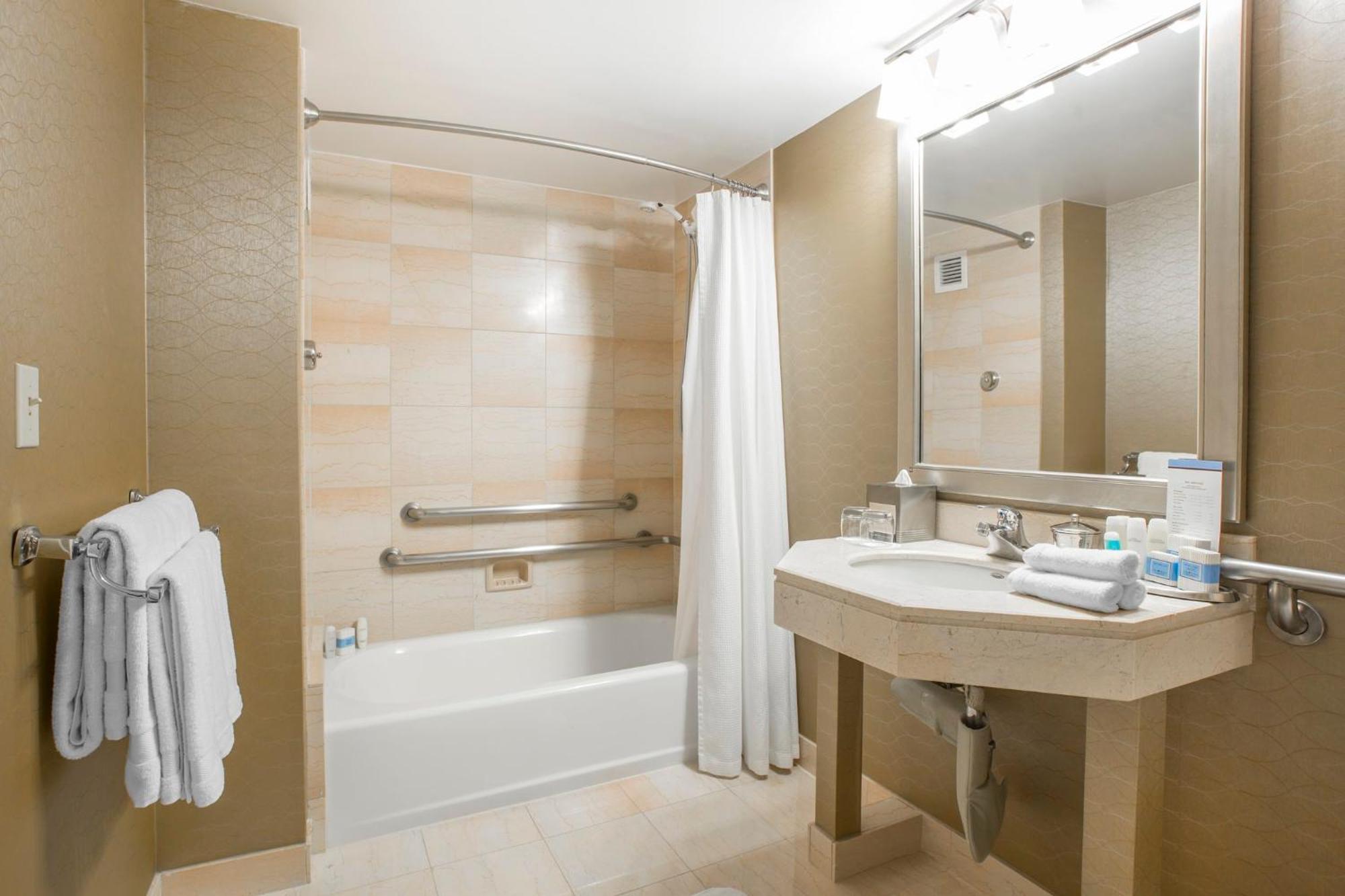 Quarto VIP com Cama King-size - Acessível para Hóspedes com Mobilidade Reduzida