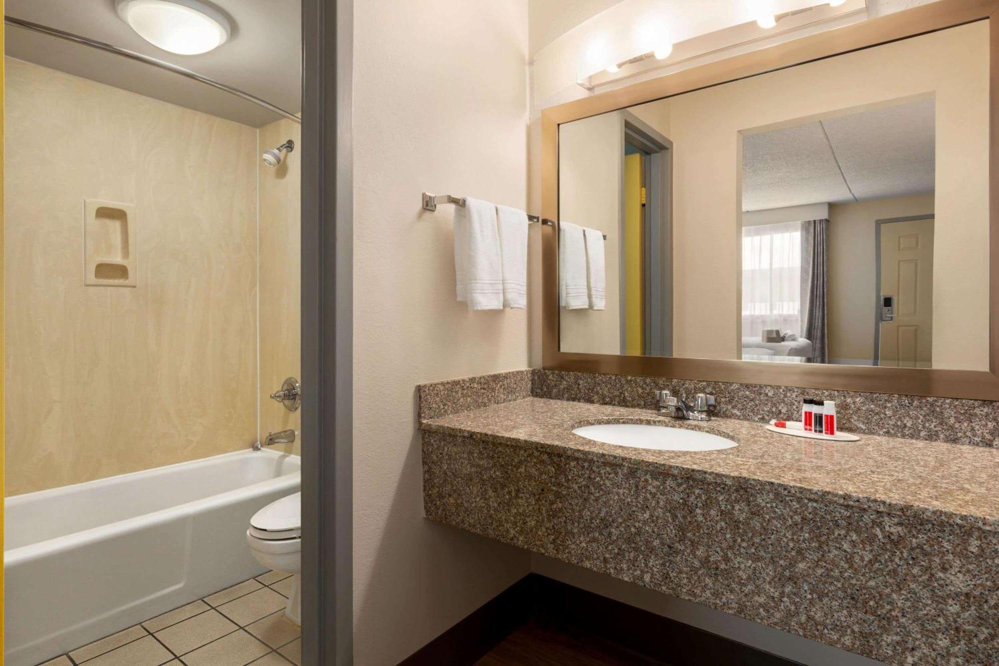 Double Room with Two Double Beds - Non-Smoking