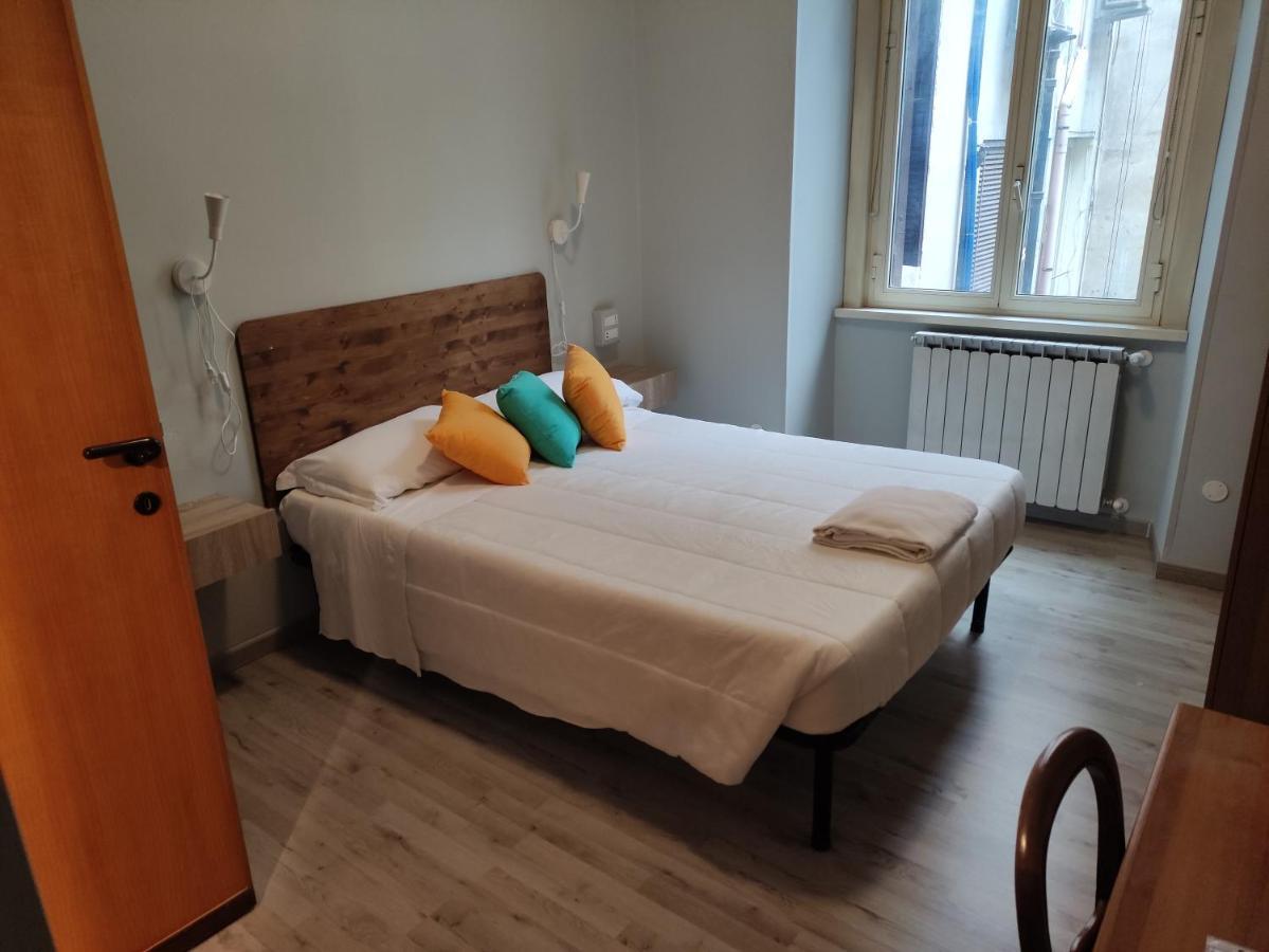 Habitación con cama grande