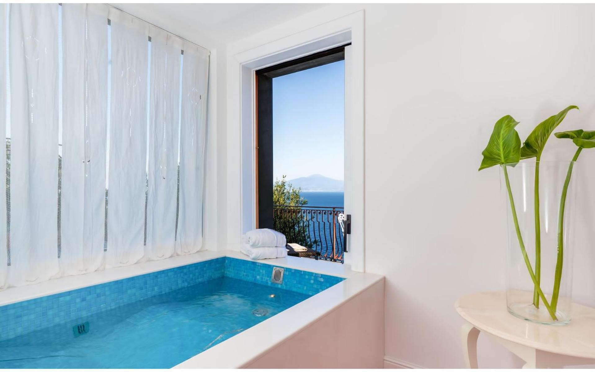 Suite King com Banheira de Hidromassagem, Terraço e Vista Mar