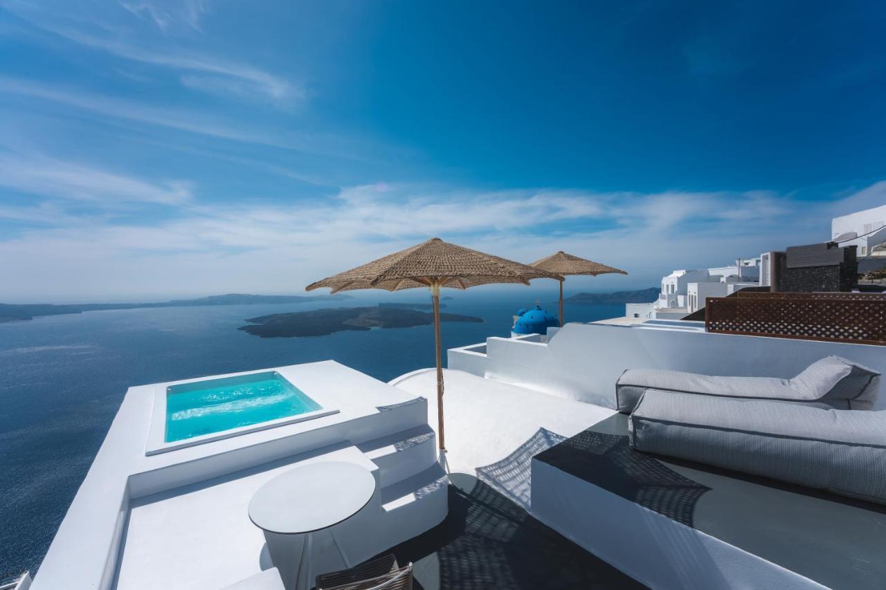 Master Suite mit Blick auf die Caldera und Whirlpool im Freien - eigene Terrasse