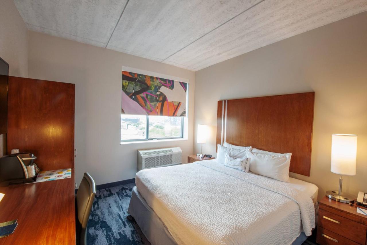 Chambre Lit King-Size - Adaptée aux Personnes Malentendantes