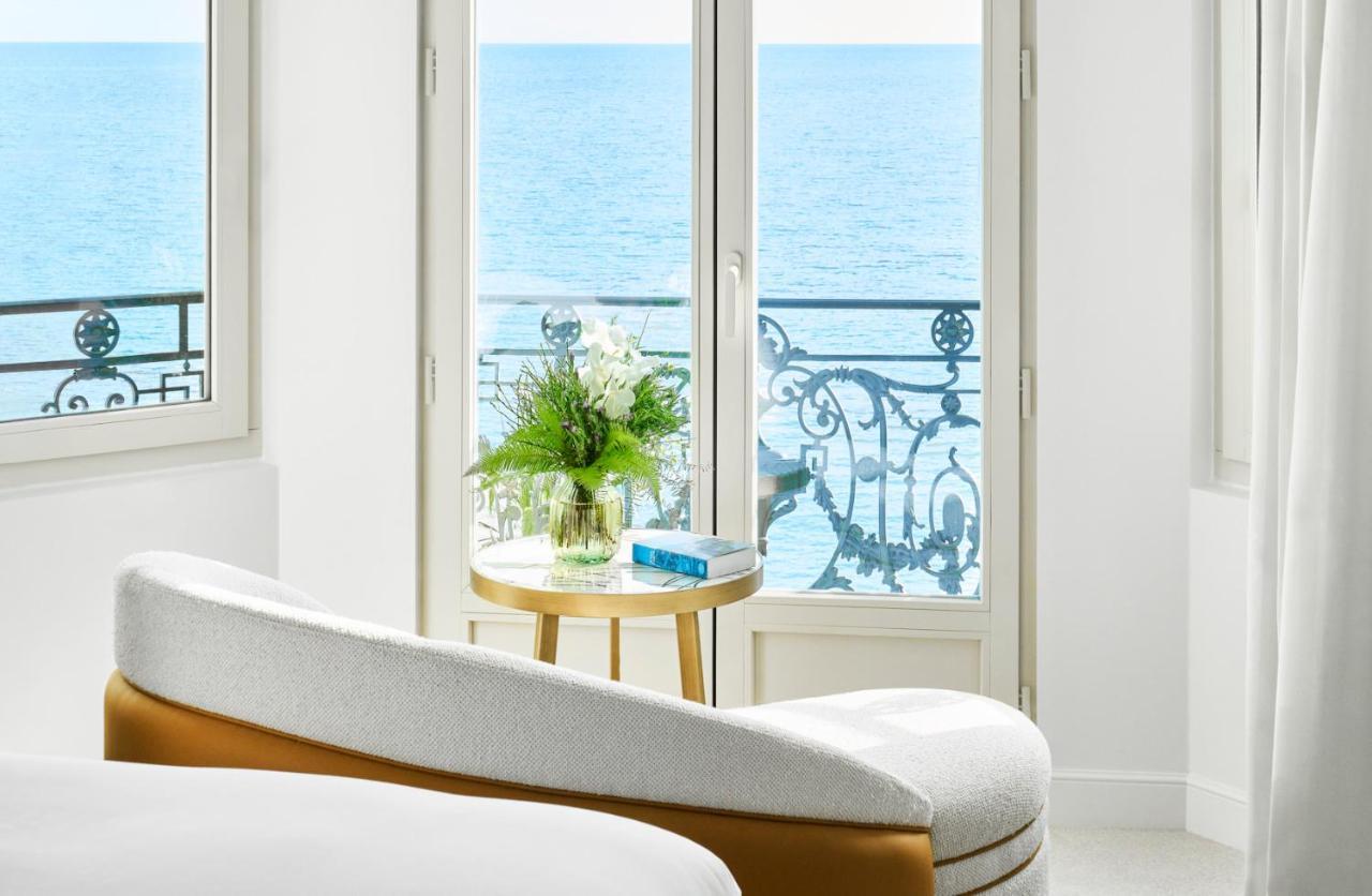 Habitación Premium con cama extragrande, balcón y vistas al mar