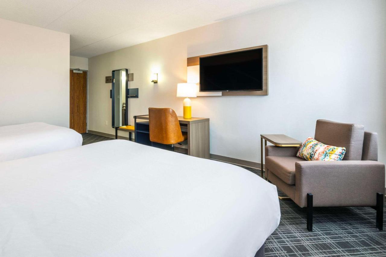 Queen Room with Two Queen Beds - Non-Smoking