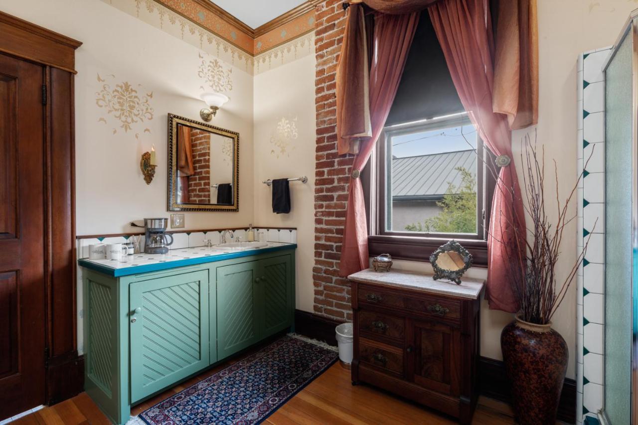 Suite with City View