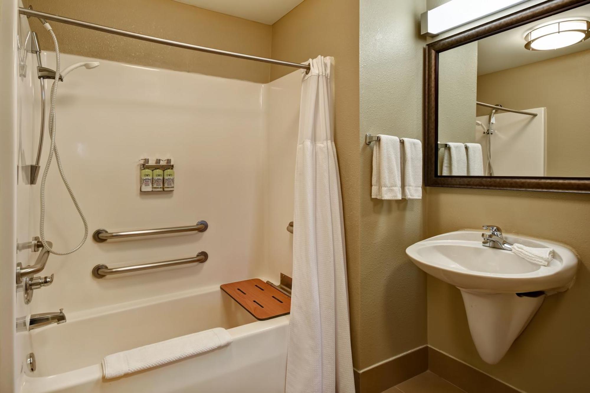 Queen Studio Disability Access Tub