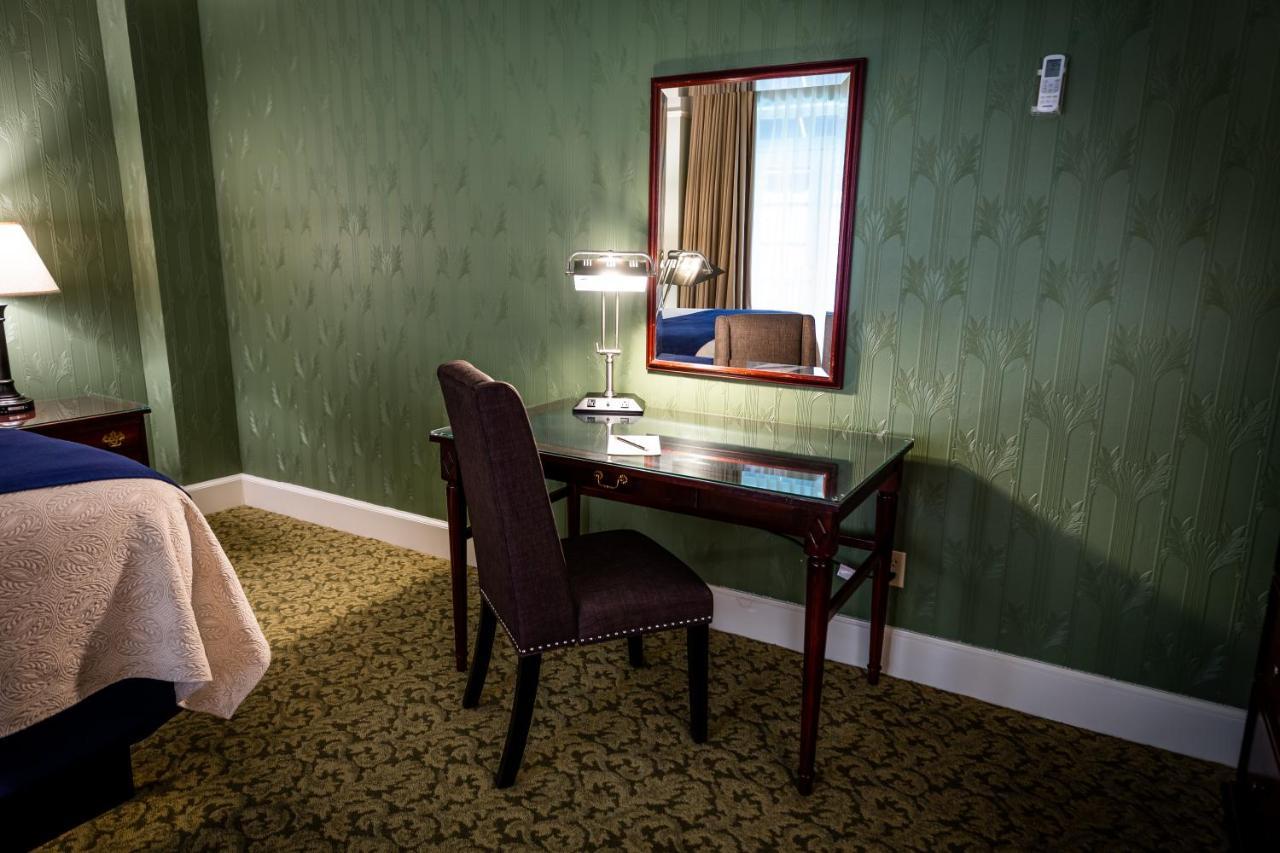 Junior Suite with Pool View