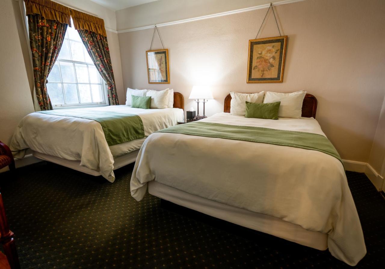 Deluxe Family Suite