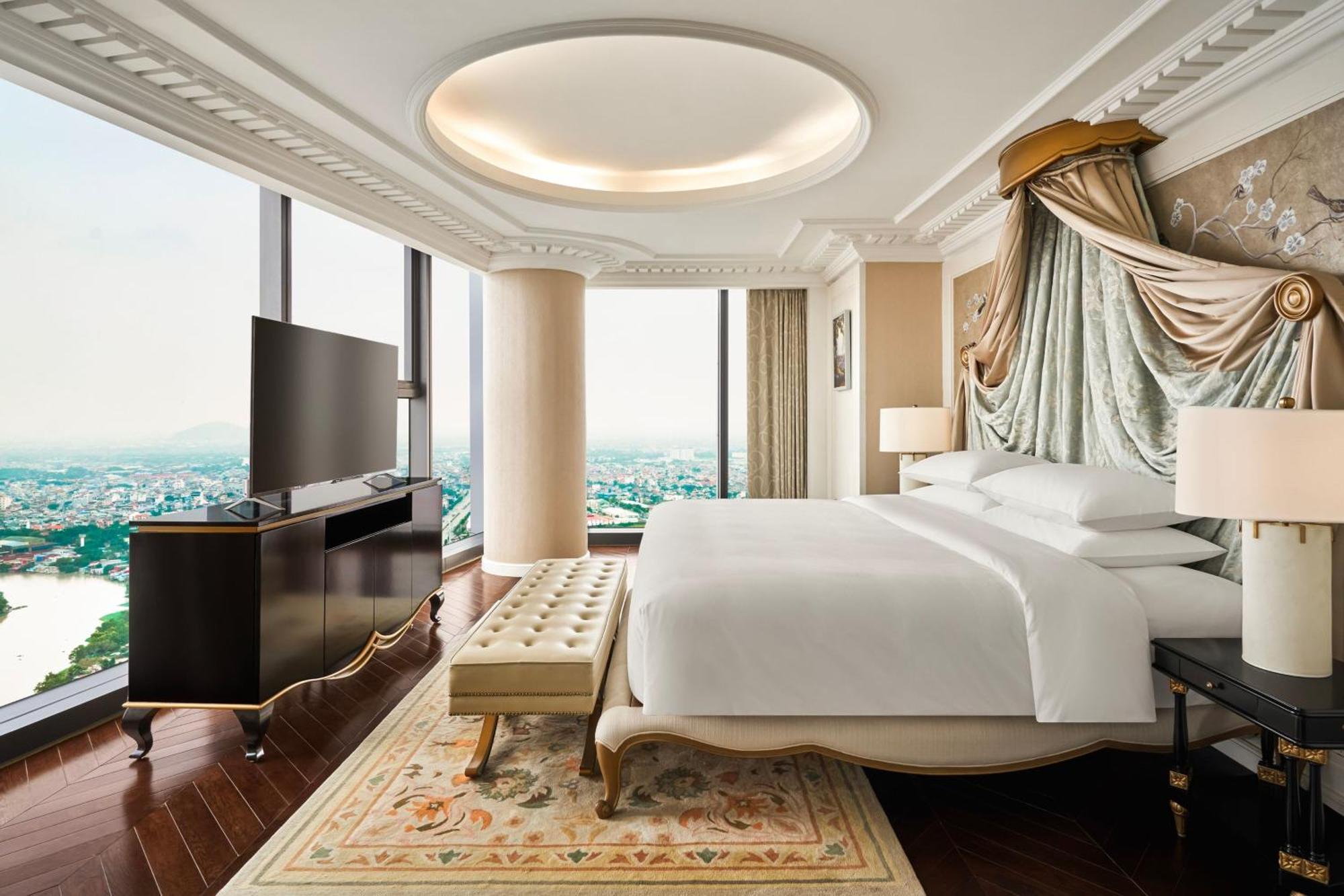 Presidential Suite with Skyline View