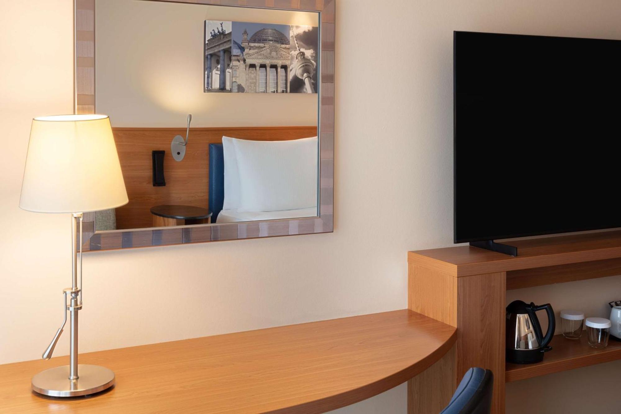 Habitación con cama grande