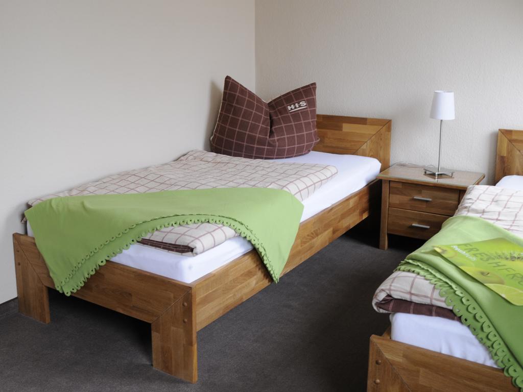 Zweibettzimmer mit Dusche