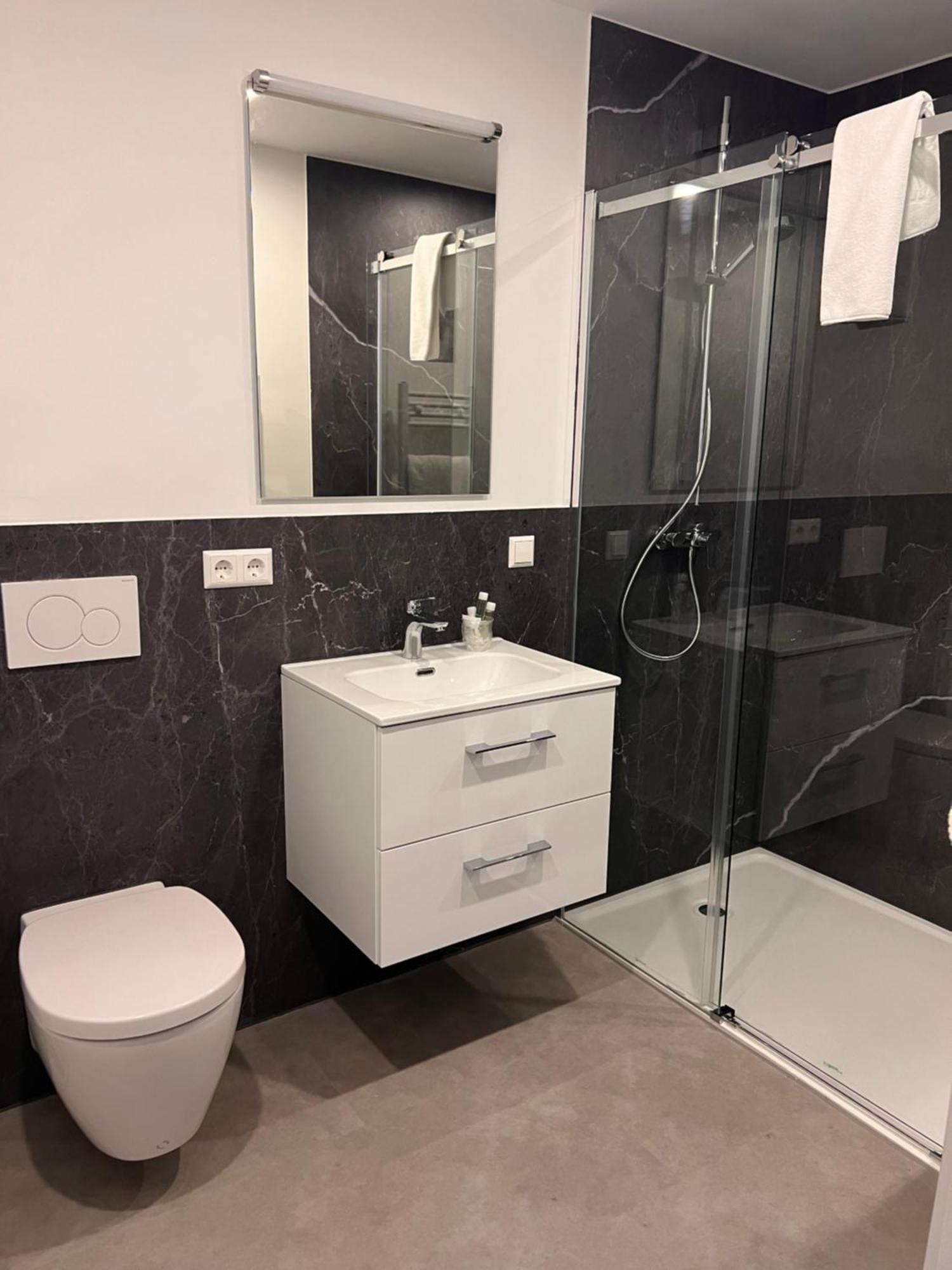 One-Bedroom Apartment,1592913591:JPEG