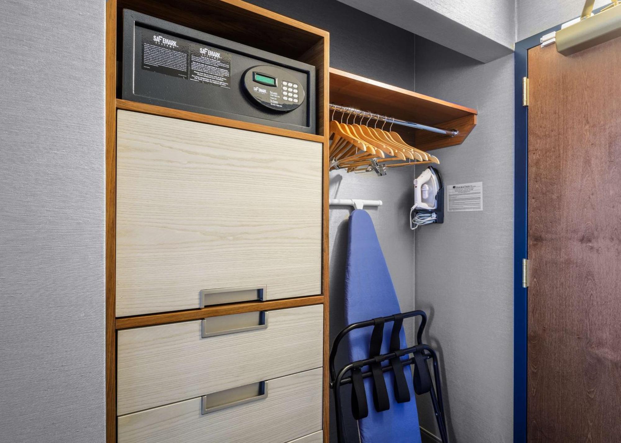 Double Room with Two Double Beds and Mountain View - Hearing Access