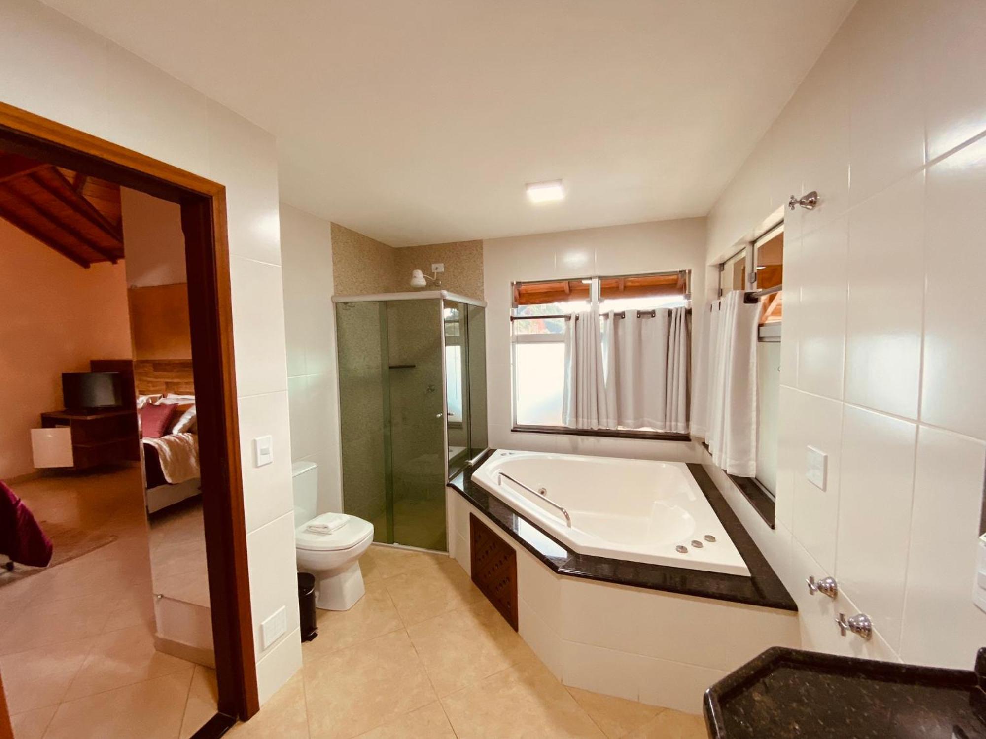 Quarto Duplo com Banheira de Hidromassagem