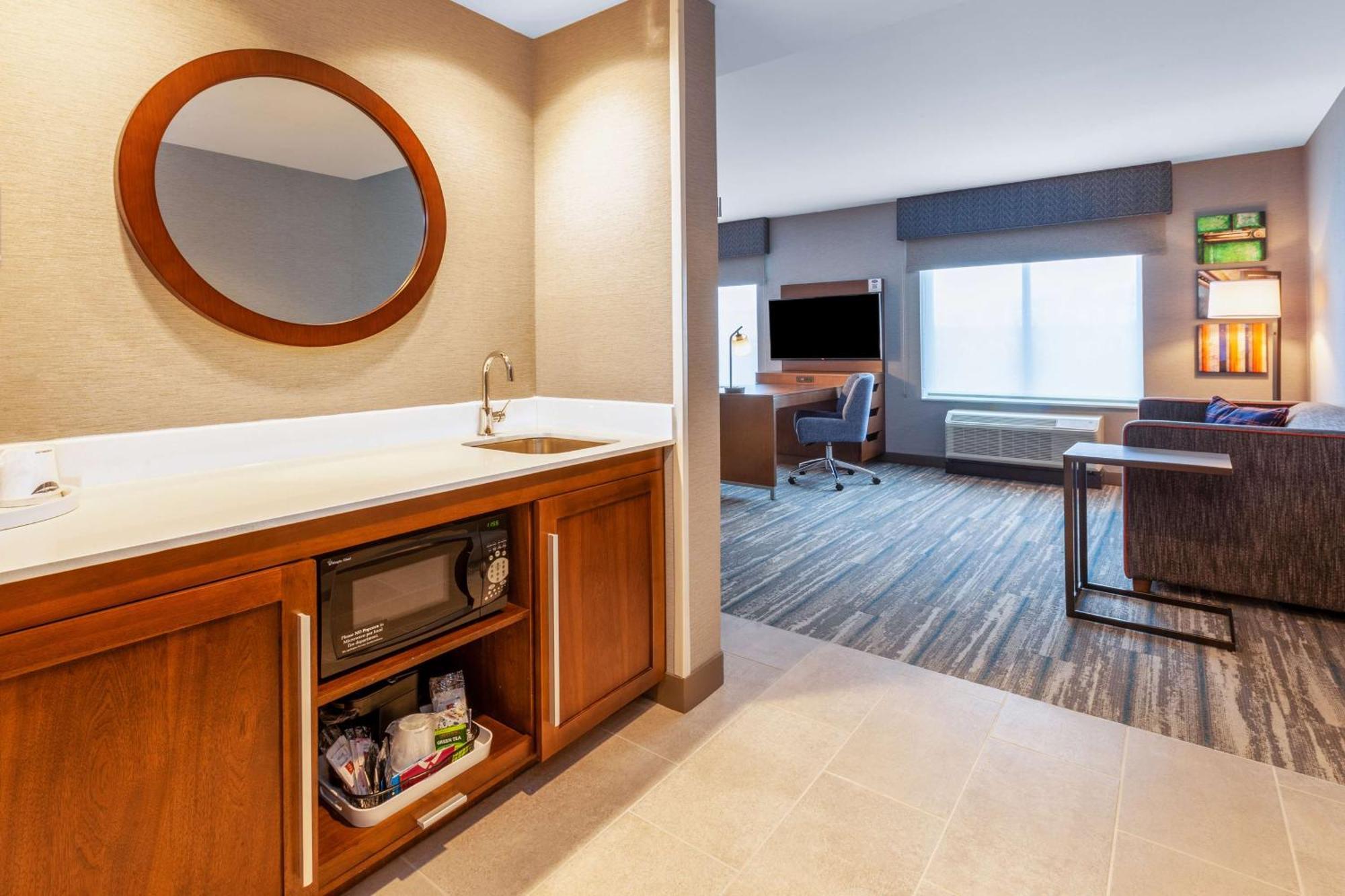 One-Bedroom King Suite - Non-Smoking