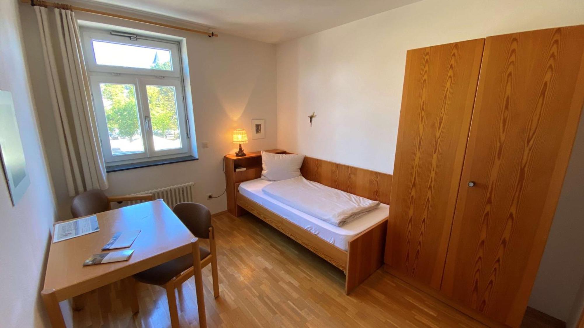 Einzelzimmer mit Gemeinschaftsbad
