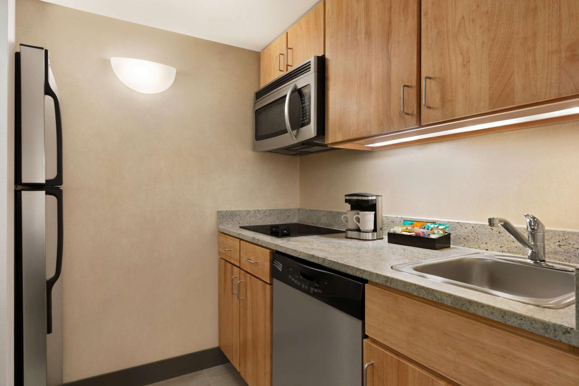 One-Bedroom King Suite - Non-Smoking