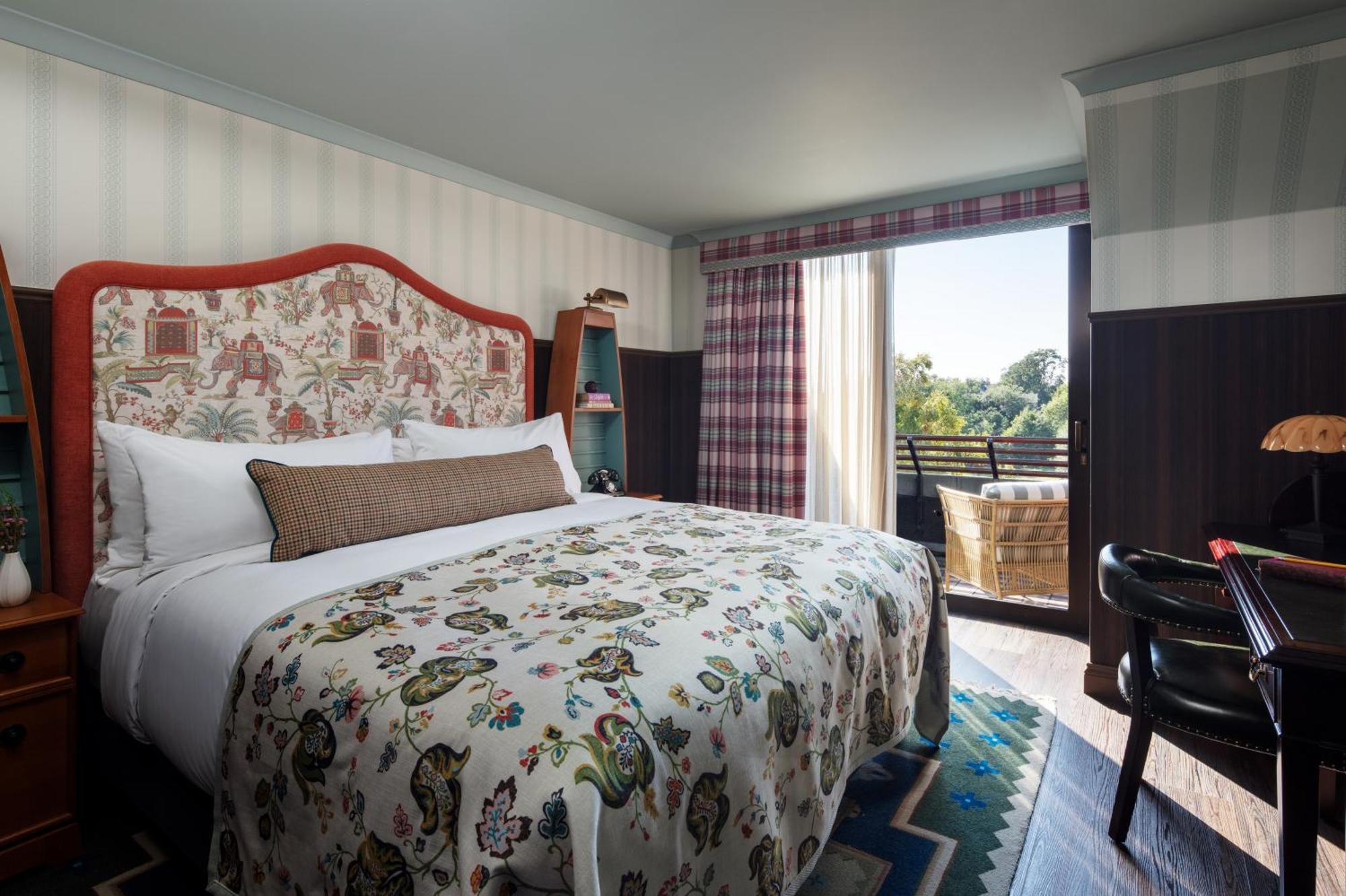 Graduate Zimmer mit Kingsize-Bett, Balkon und Flussblick